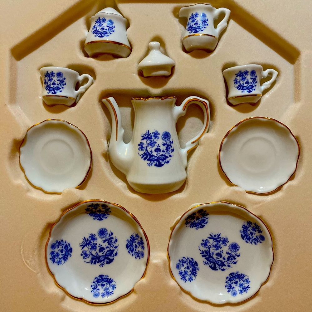 Mini Tea Set - Picture 2 of 3